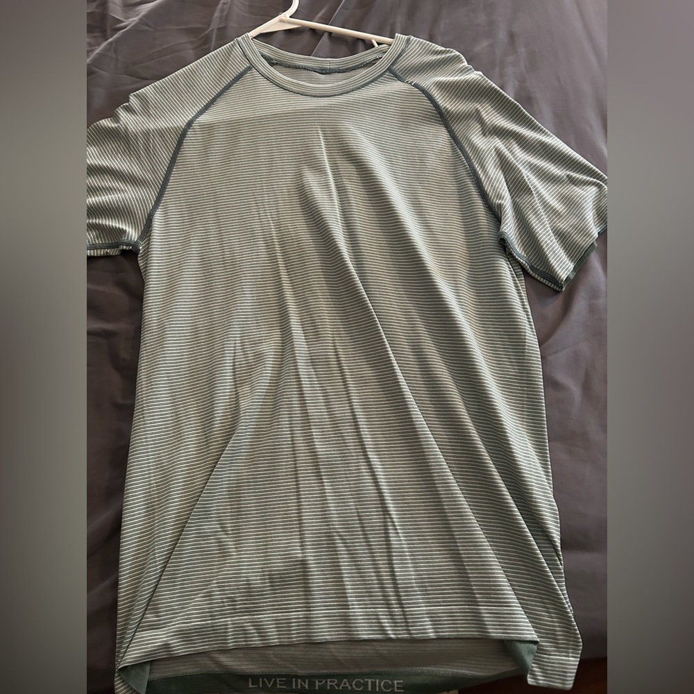 Lulu lemon men’s work out shirt